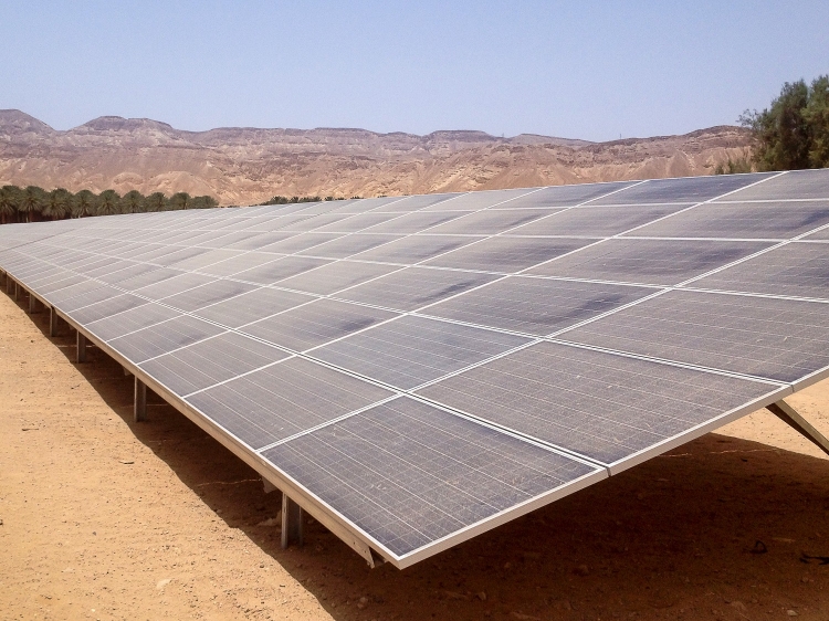 CDS trackers say no to the PV cleaning Robots